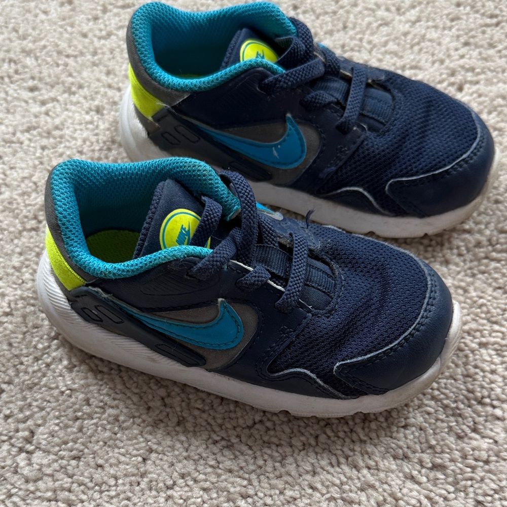 Nike Kids Navy and Teal Sneakers
